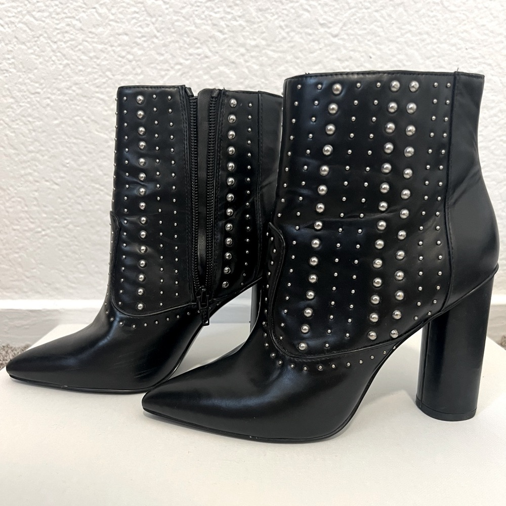 BCBGeneration Black Studded Pointed Toe Ankle Booties (Women’s Size 5.5)